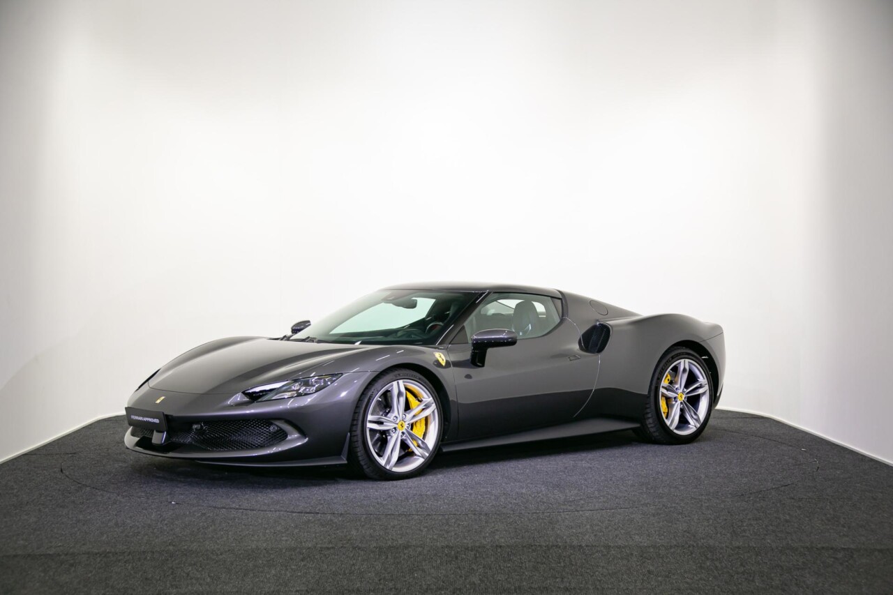 Ferrari 296 GTB 2.9 V6 Hybrid - Tehdastakuu 08/27 ja ilmaiset huollot 08/31 - Auto Italy Oy